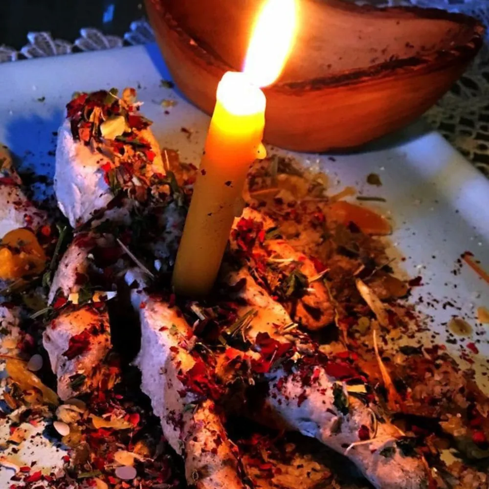 Ritual de amarre de amor con vela y hierbas rituales