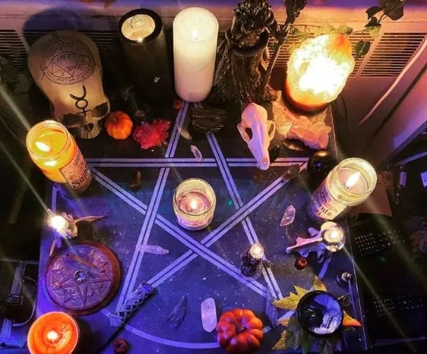 Ritual de conexión con símbolos protectores